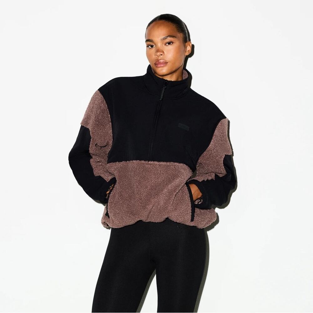 Skims Teddy Oversized Half Zip Up Pullover in Umber S